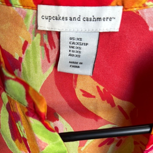 Cupcakes & Cashmere Red Graphic Mandarin Collar Blouse - Picture 2 of 4